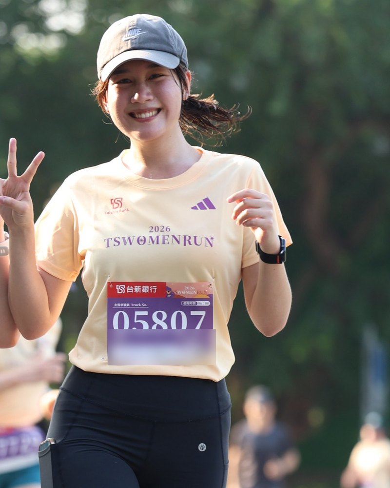 Lesley running a 10K race